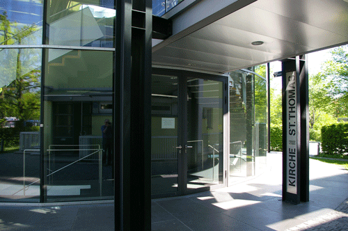 Außenansichten St. Thomas hpt © Verein für Stadtteilkultur im Münchner Nordosten e.V. (2008)