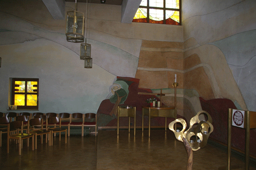 Kapelle Vaterunserkirche: hpt © Verein für Stadtteilkultur im Münchner Nordosten e.V., 2007 Fresken und Glasfenster von Hubert Distler