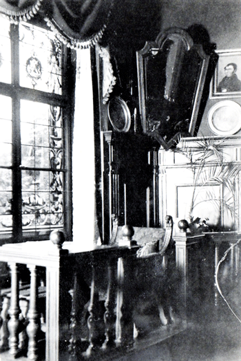 Blick auf die Villa Betz von der Montgelasstraße aus. Fotografie Zechbauer, 1905. Im Vordergrund das Anwesen Lortzingstraße 1. © Stadtarchiv München, Sign. DE-1992-FS-HB-XX-M-100