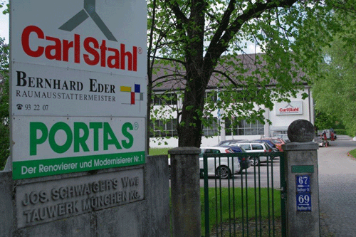 Der Eingangsbereich an der Daglfinger Straße