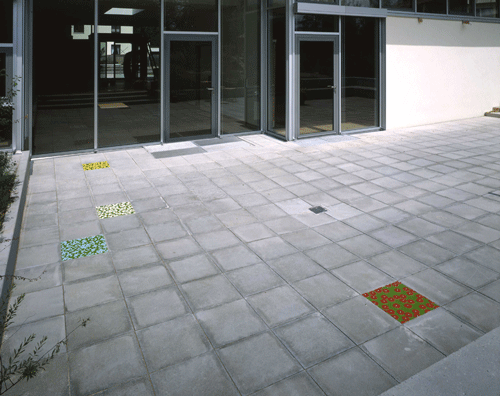 "Blütenlese" (Eisengussplatten) Foto: Wilfried Petzi