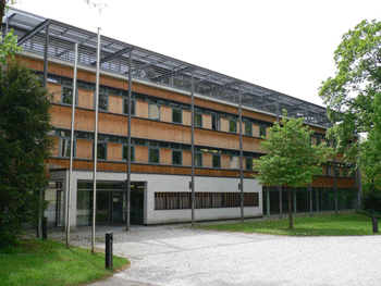 das Finanzgericht München im "Bürgermeistergarten", Ismaninger Straße 95 © dietlind pedarnig, 2007.