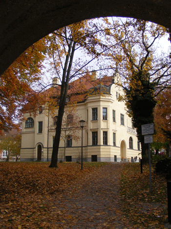 Westansicht der "Bürgermeistervilla" 2007: © Verein für Stadtteilkultur im Münchner Nordosten e.V.