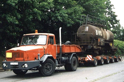 Beispiel eines Culemeyer-Straßenrollers mit Tankwagen, 2001.
