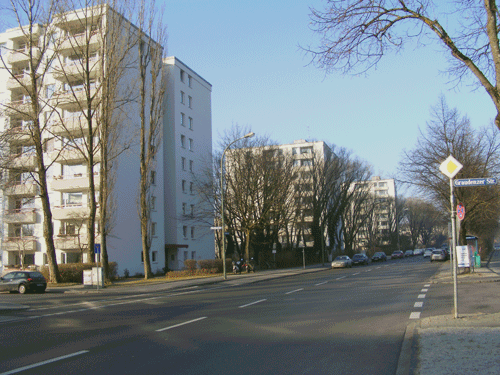 Denninger Hochäuser an der Einmündung Graudenzer / Denninger Straße © dietlind Pedarnig, 2008