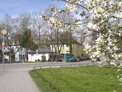 Der Kufsteiner Platz im Frühjahr vom Diana-Brunnen aus gesehen © dietlind pedarnig, 2008
