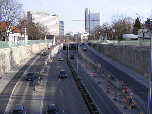 Blick von der Oberföhringer Straße auf den Isarring und die Tunneleinfahrt am Effnerplatz © dietlind pedarnig, 2008