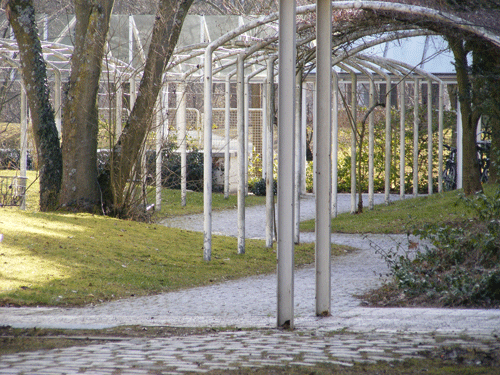 überdachte Gänge der GEWOFAG-Anlage an der Effnerstraße