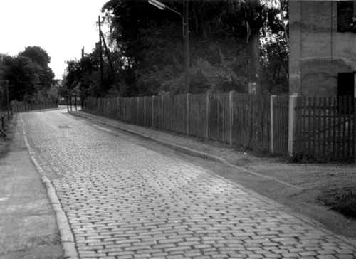 Englschalkinger Straße mit Straßenpflaster in den 1950er-Jahren © Verein für Stadtteilkultur im Münchner Nordosten e.V.