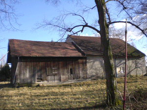 Ehemaliges Wirtschaftsgebäude des Anwesens Englschalkinger Straße 221 an der Rückseite des Grundstücks am Wilhelm-Dieß-Weg. © dietlind pedarnig, 2008