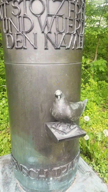 Friedenssäule an der Mauerkircher Straße, 2021 © dietlind pedarnig