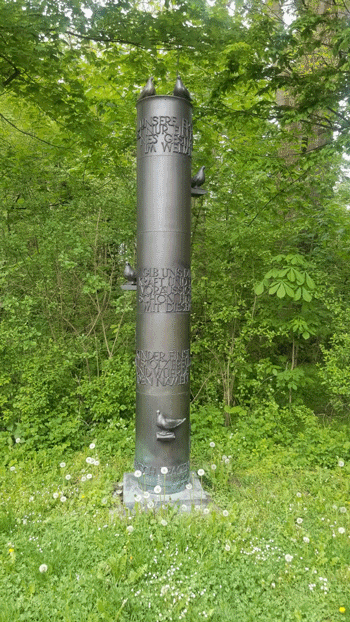 Friedenssäule an der Mauerkircher Straße, 2021 © dietlind pedarnig