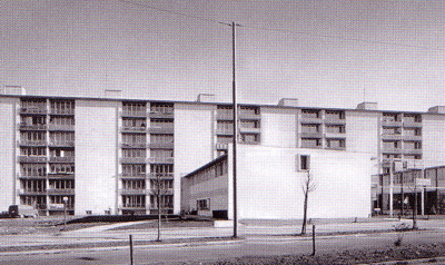 die "Fries-Häuser" mit Ladenpavillons, Buchscan aus: "Sep Ruf", hrsg. von Winfried Nerdinger, 2008.