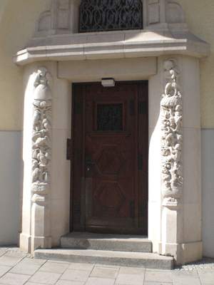 Eingangsbereich Herzogparkstraße 3 © dietlind pedarnig (2008)