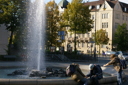 Fontänenbrunnen (gestaltet 1989) vor dem Prinzregententheater, hpt © Verein für Stadtteilkultur im Münchner Nordosten e.V. Fotos © dietlind pedarnig, 2007