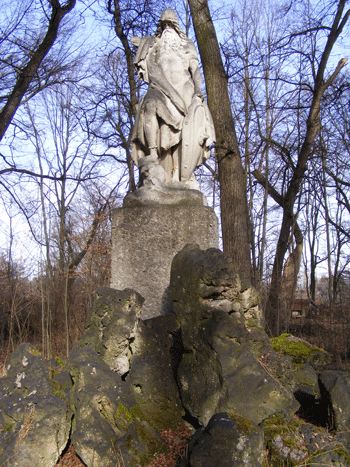 die Wotansskulptur im Odinshain 2008, die rechte Hand mit dem Speer fehlt © dietlind pedarnig, 2008