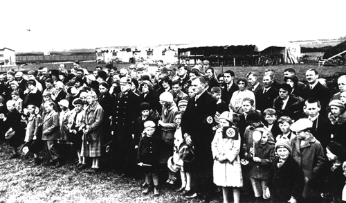 Feierliche Grundsteinlegung der »Zahnbrechersiedlung« am 1. Mai 1933 © verein für stadtteilkultur im münchner nordosten e.V.