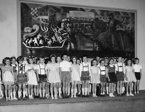 Schulveranstaltung 1959 in der Aula der Gebeleschule © privat