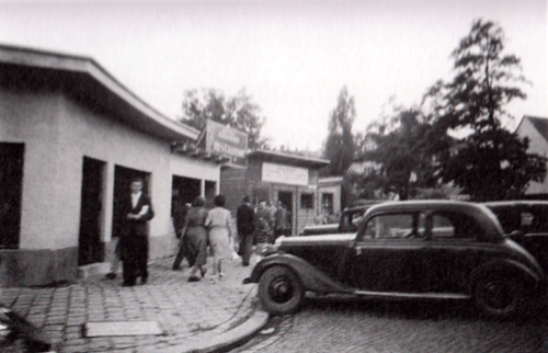 Das Cafe-Restaurant an der Ecke Höchlstraße.