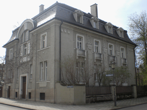Villa Gumppenberg, Poschingerstraße 2. Gegenüber liegt die Thomas-Mann-Villa (früher Poschingerstraße 1, heute Thomas-Mann-Alle 10). © dietlind pedarnig (2008)