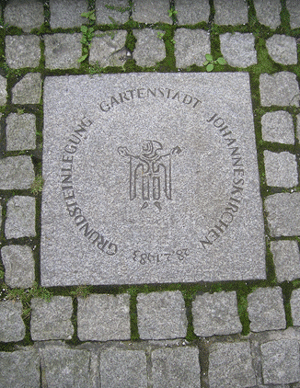 Gartenstadt Johanneskirchen, Gedenkstein