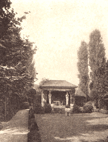 Blick in den Hausgarten der Villa »Lindenhof«; Buchscan aus: Bayerischer Architekten- und Ingenieur-Verein (Hg.): München und seine Bauten, München 1912, S. 447.