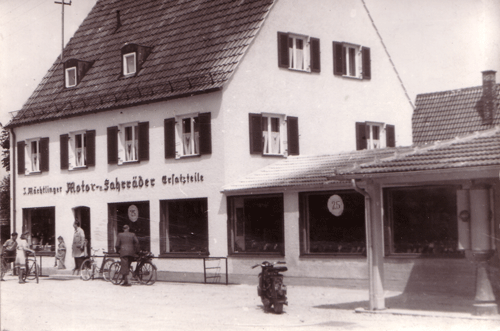 25 Jahre Mächtlinger: 1948 mit einem Anbau für weitere Geschäftsräume