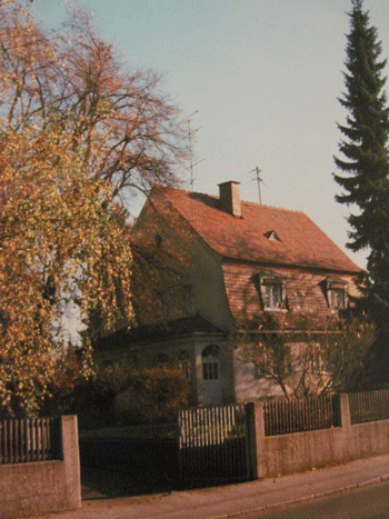 Die Villa der Grichtmaiers in der Ostpreußenstraße ?, einen Tag vor ihrem Abriss, im Dezember 1995.