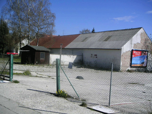 das Areal der ehemaligen Ellwanger-Ziegelei an der Freischützstraße. Rechts die Reste der Wohngebäude © roland krack, 2008